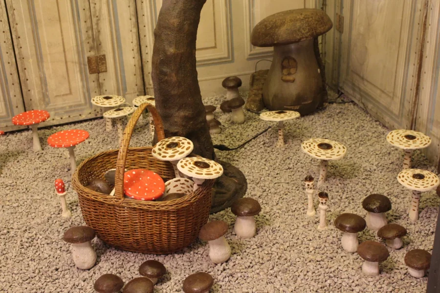 Champignons en ciment peint