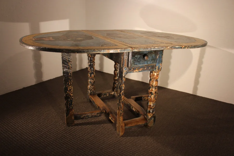 Table à rabats peinte