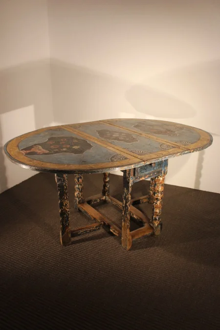 Table à rabats peinte