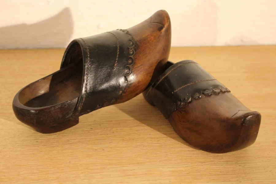 PAAR KINDERSCHUHE