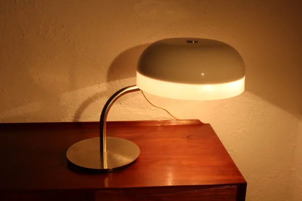 Lampe à poser italienne des années 1970