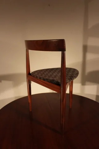 ハンス・オルセンのテーブルと椅子