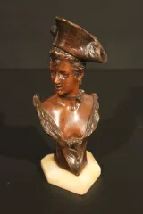 Buste de femme au chapeau