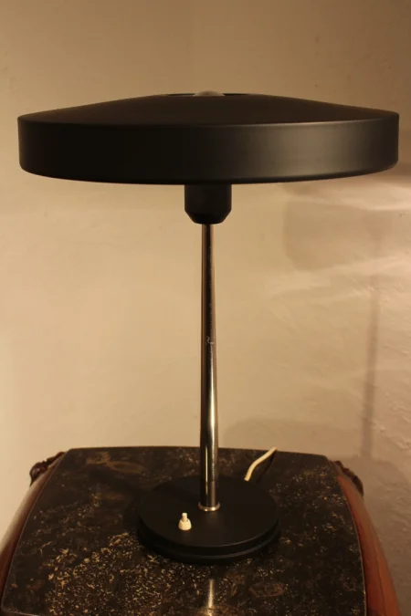 Lampe des années 1970 de Louis kalff