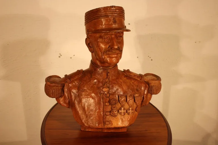 Buste en terre cuite du général LE MEUT