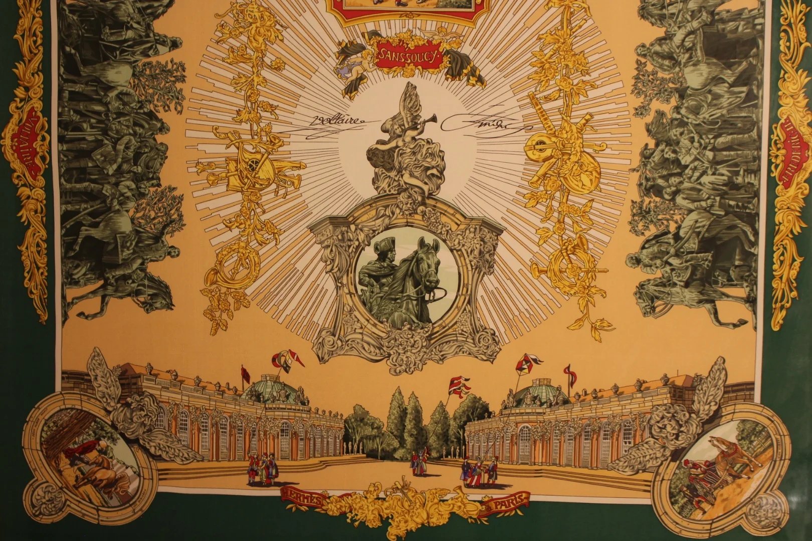 Foulard de soie de la maison Hermès