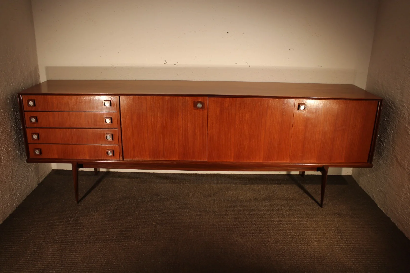 Skandinavisches Sideboard