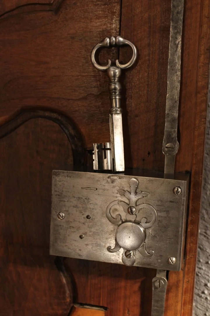 Armoire lyonnaise de mariage