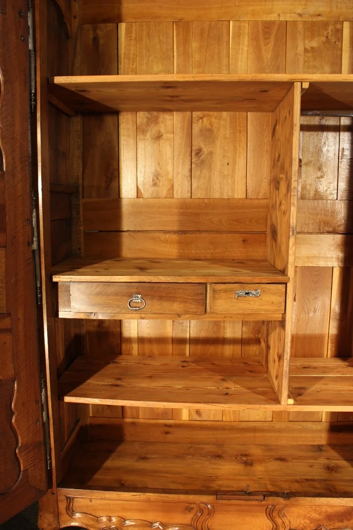 Armoire lyonnaise de mariage