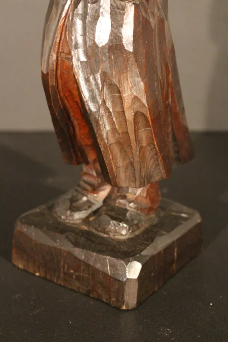 Statuette en bois des années 1940