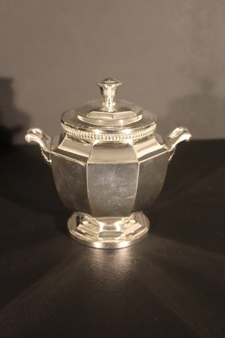 アールデコ時代の紅茶とコーヒーのサービス