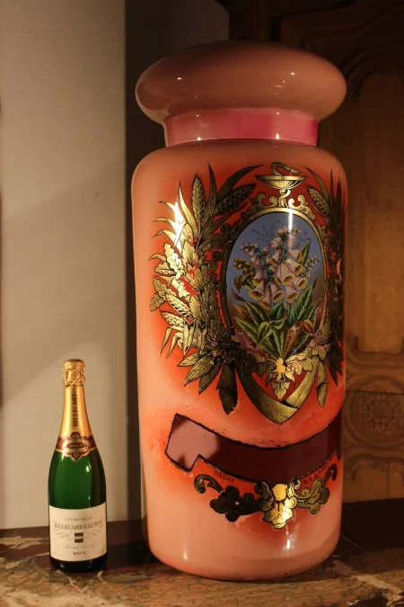 Pot à pharmacie