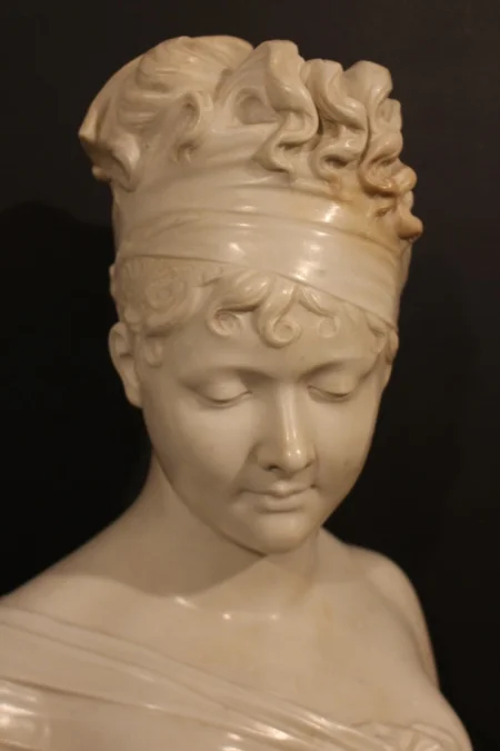 MARBLE BUST