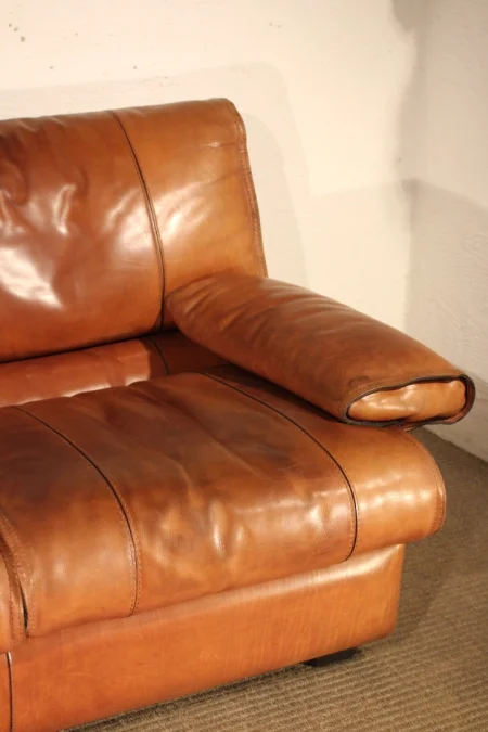 VINTAGE SETTEE