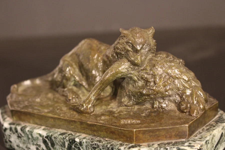 Lionne et autruche en bronze