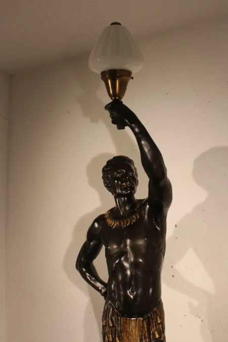 Africain en torchère
