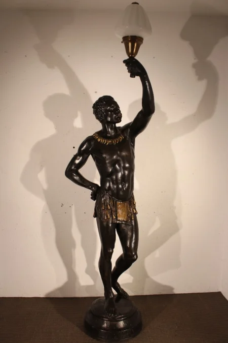 Africain en torchère