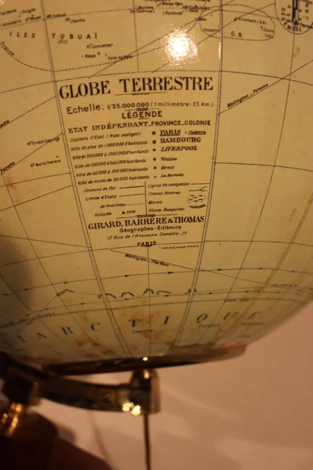 Gros globe terrestre de Girard Barrière