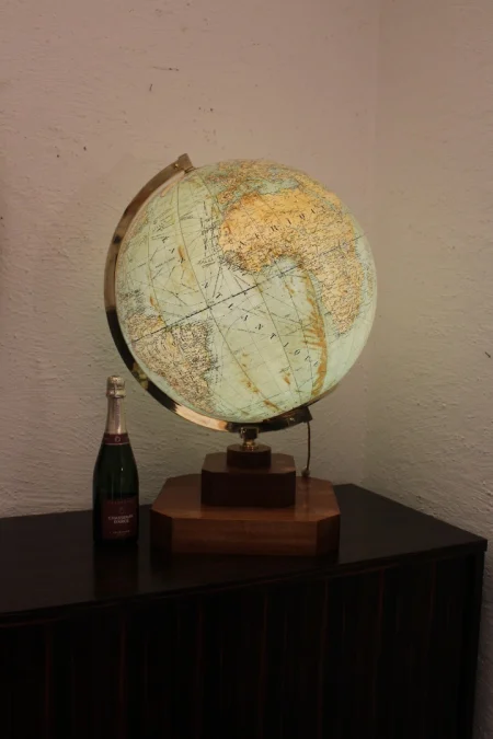 Gros globe terrestre de Girard Barrière
