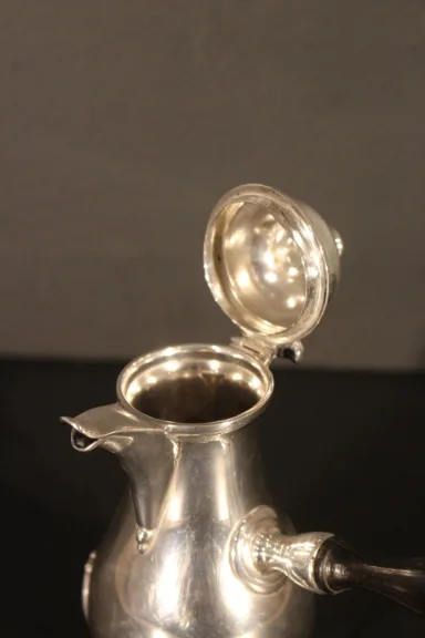 Silberne Kaffeekanne