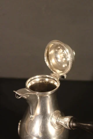 Petite verseuse en argent