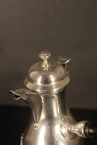 Petite verseuse en argent