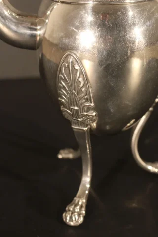 フランス帝国時代のコーヒーポット