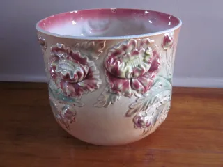 Un cache pot en barbotine