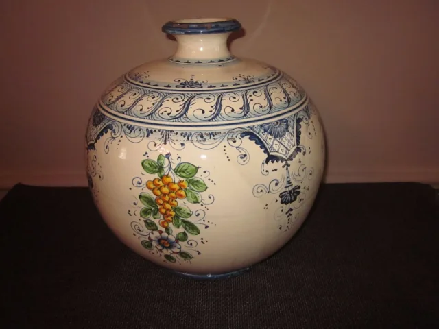 Un important vase Majolique