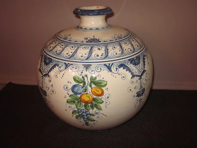 Un important vase Majolique