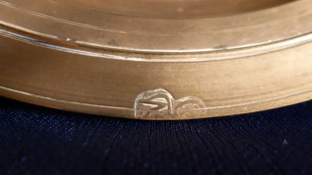 Deux assiettes en bronze