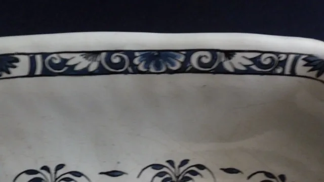 Plat en faïence