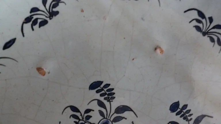 Plat en faïence