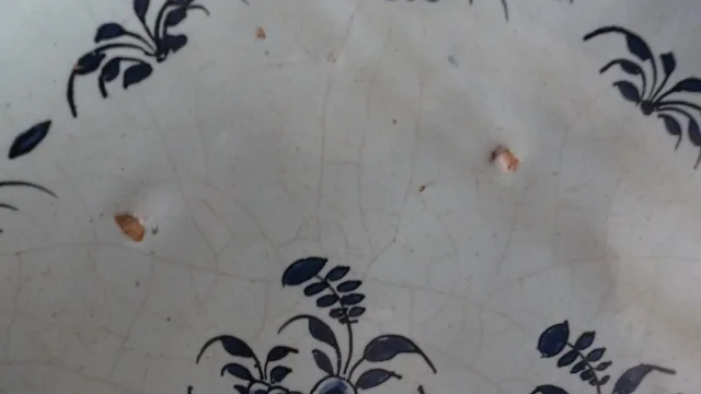 Plat en faïence