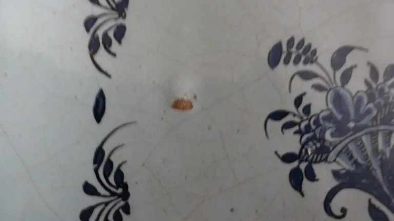 Plat en faïence