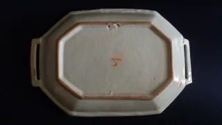 Plat en faïence