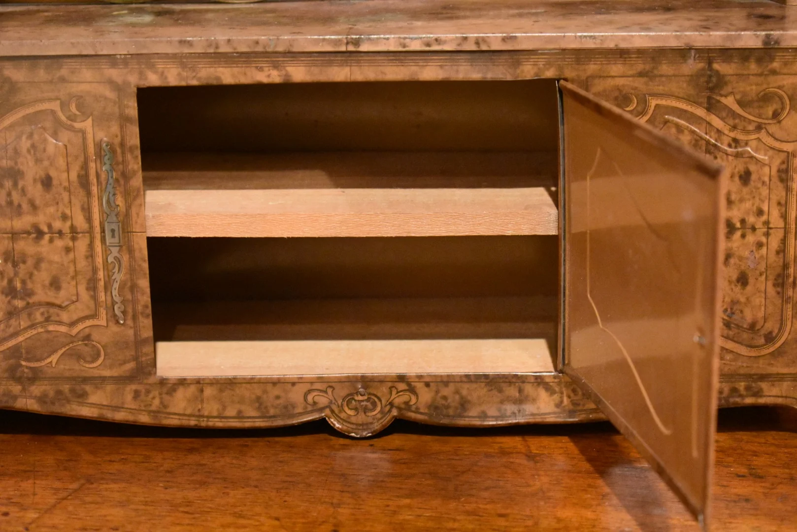MINIATURE  DRESSER