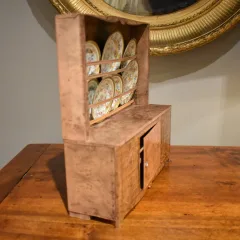 Vaisselier miniature en tôle peinte