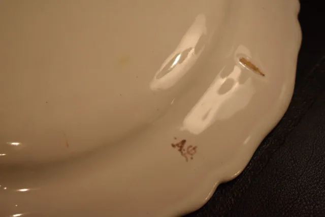 Plat rond en faïence