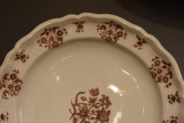 Plat rond en faïence