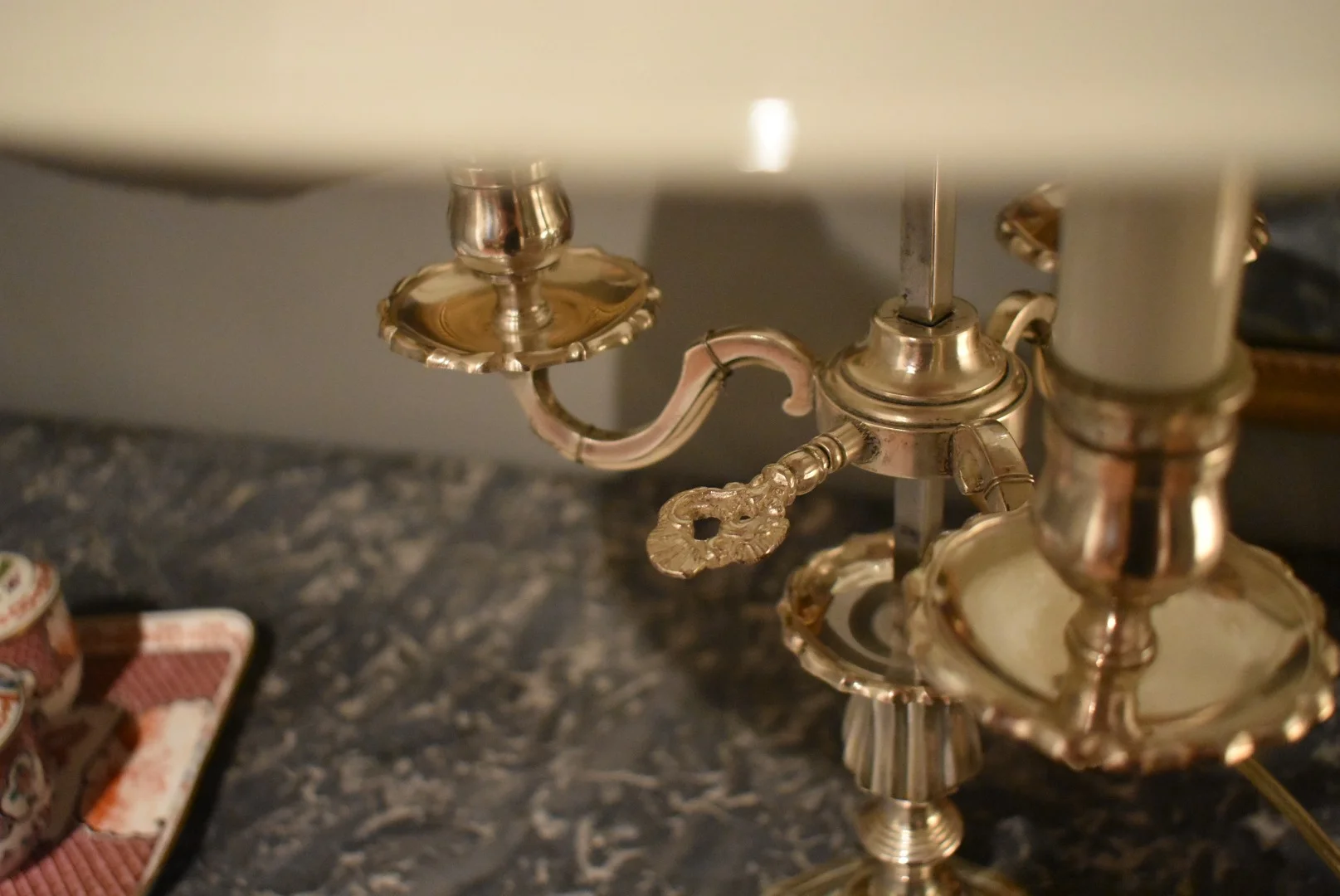 Lampe bouillotte à trois en bronze argenté