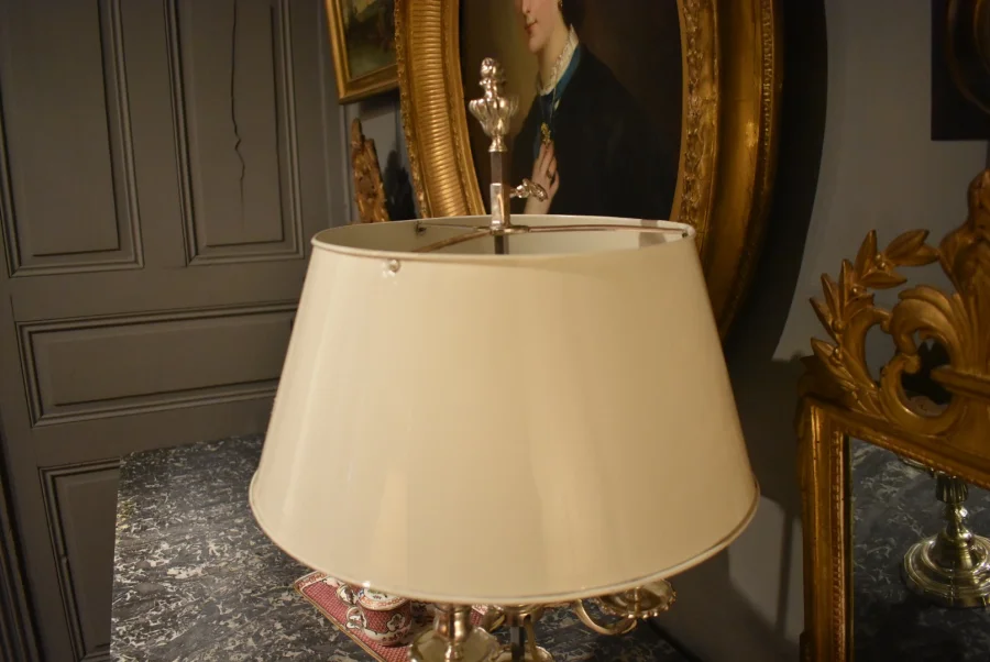 Lampe bouillotte à trois feux en bronze argenté