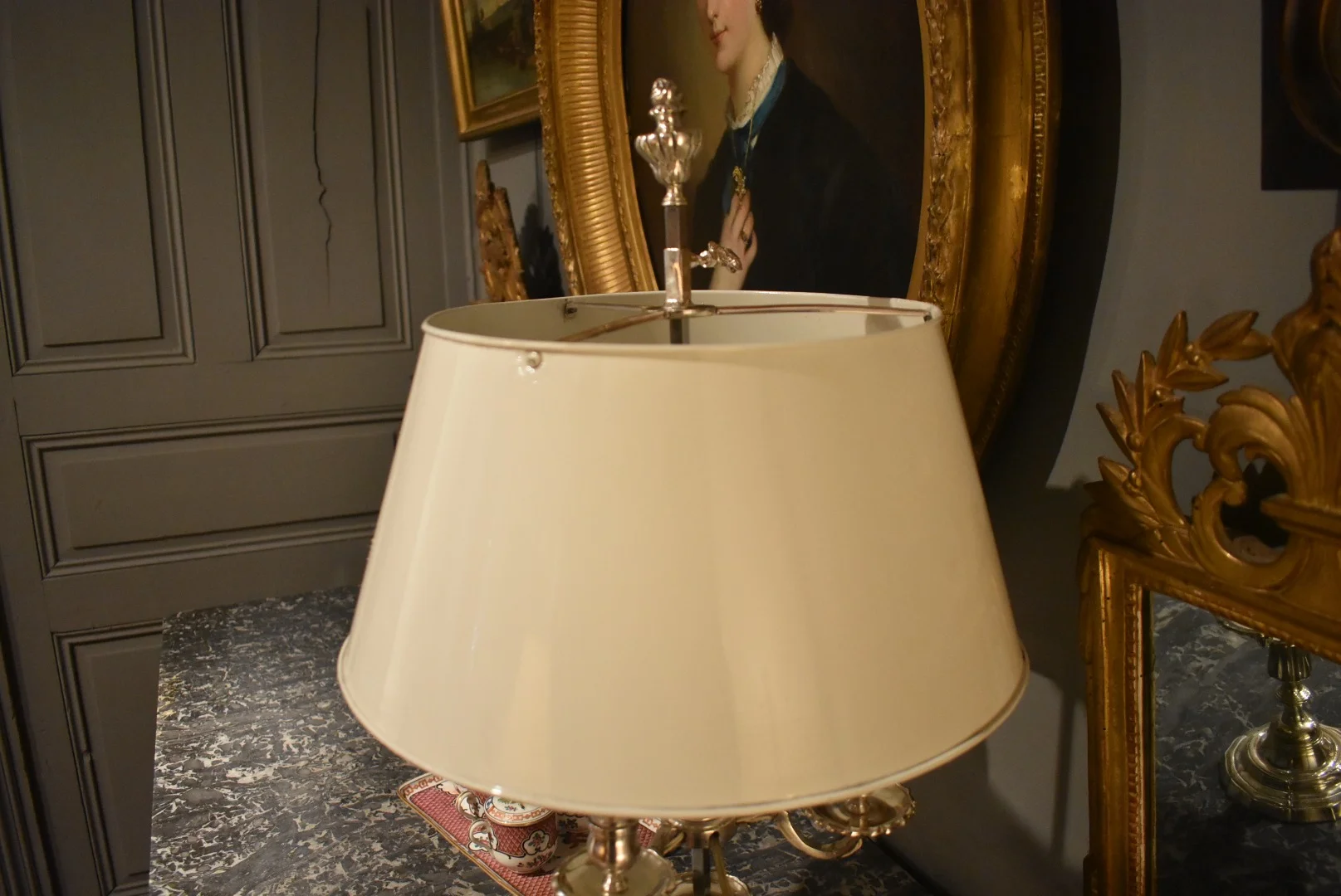 Lampe bouillotte à trois en bronze argenté