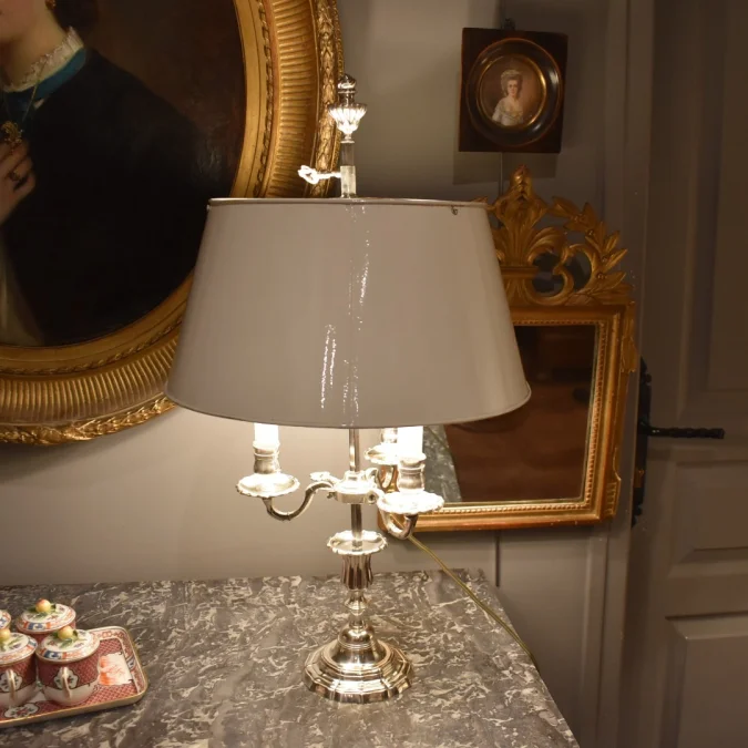 Lampe bouillotte à trois feux en bronze argenté