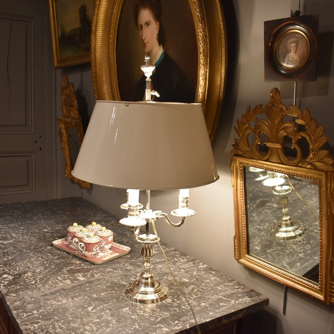 Lampe bouillotte à trois en bronze argenté