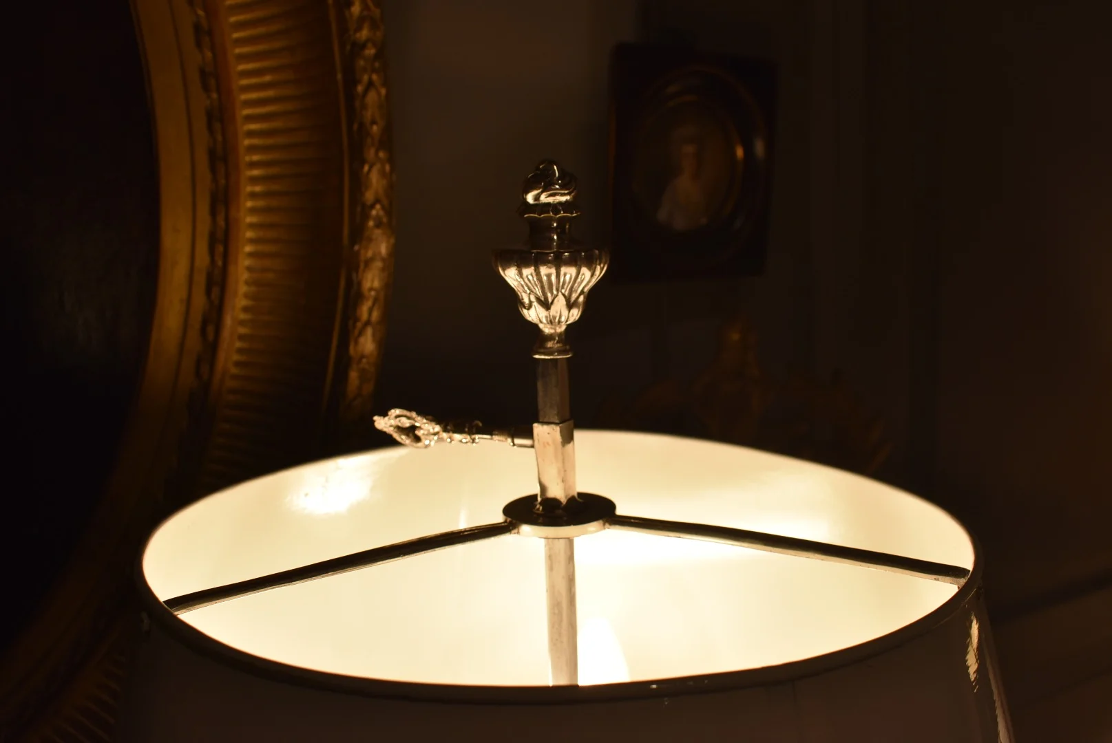 Lampe bouillotte à trois en bronze argenté