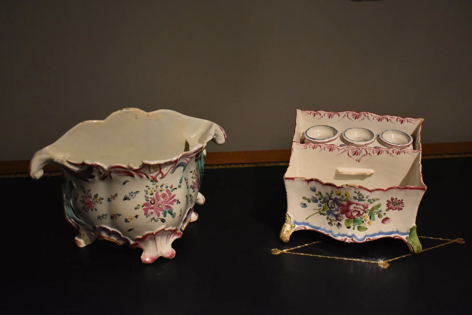 OIGNON-DOSE AUS FAIENCE AUS DEM 18. JAHRHUNDERT