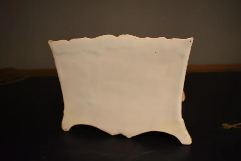 OIGNON-DOSE AUS FAIENCE AUS DEM 18. JAHRHUNDERT