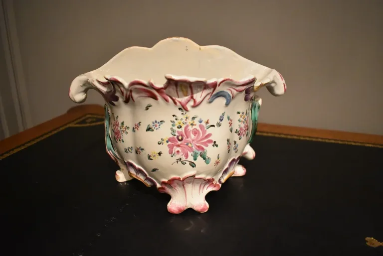 Bouquetière en faïence du Midi époque 18 ième
