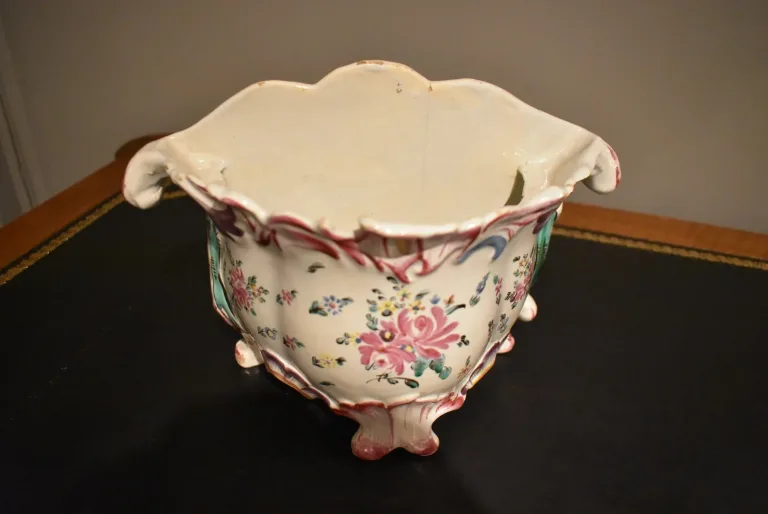Bouquetière en faïence du Midi époque 18 ième